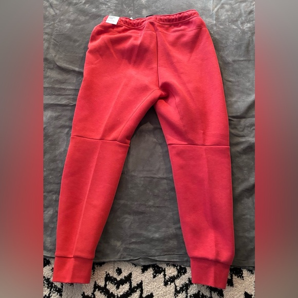 Nike Tech red sweatpants brand new with tags - Picture 4 of 4